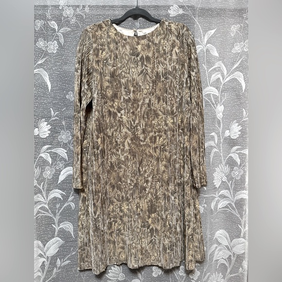 Lovely pleated H&M dress - Picture 1 of 6